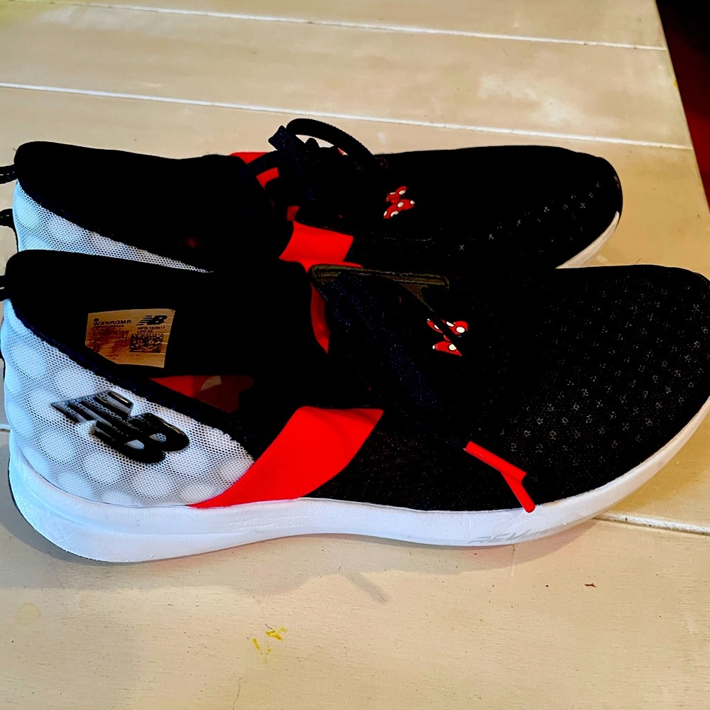 New balance Disney size 8 women’s